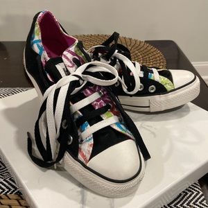 🎨 Converse Chuck Taylor All Star women’s low top shoe